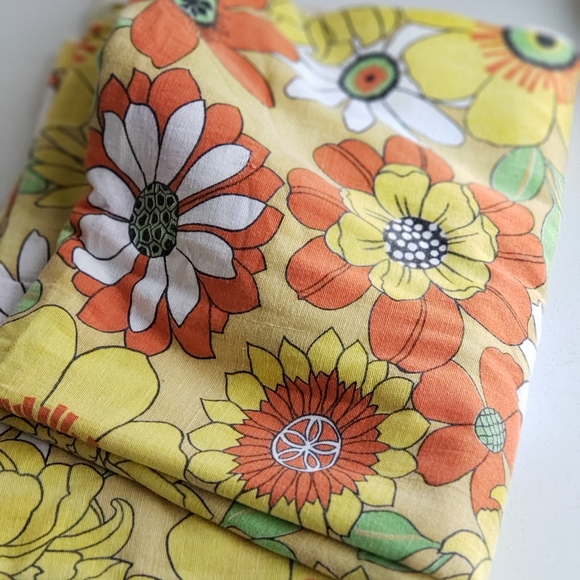 1960s 1970s Flower Power Fabric Tablecloth Yellow Boho Orange Daisy Zinnia #82 - Picture 3 of 16
